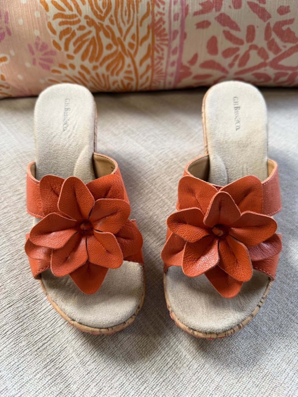 Cute G.H. Bass & Co. Coral Flower Slide Sandals. Women's Size: 6.5.